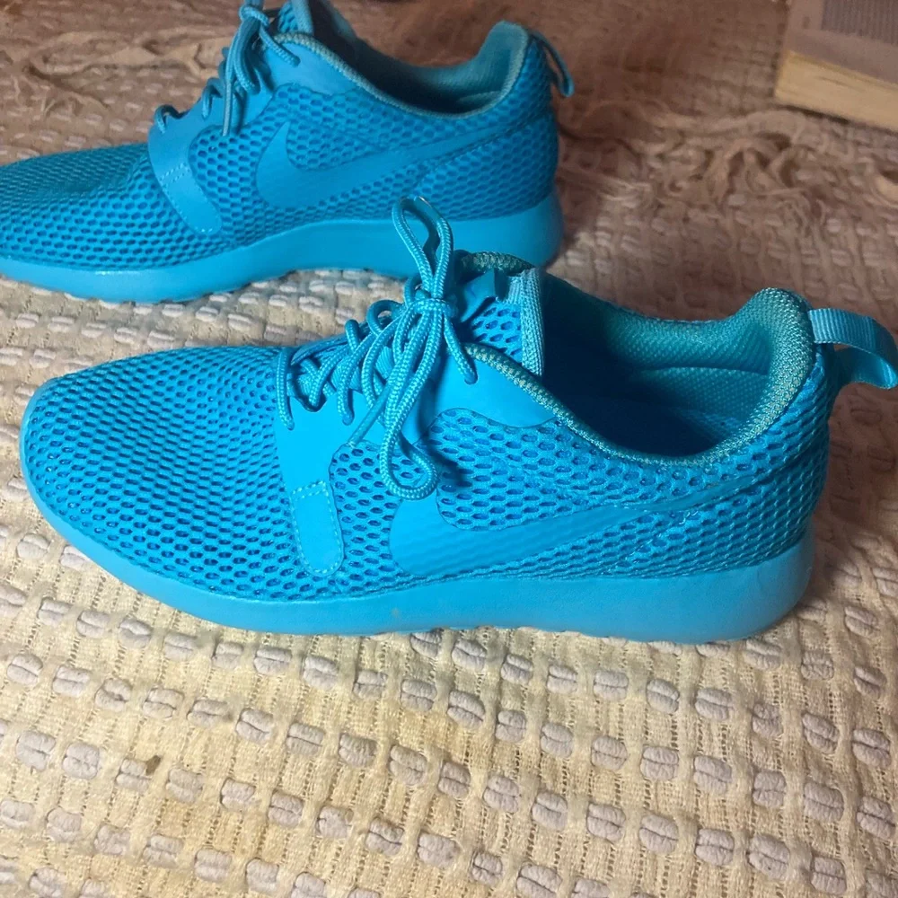 Nike Roche Teal Tennis Shoe Sneakers - Picture 2 of 7